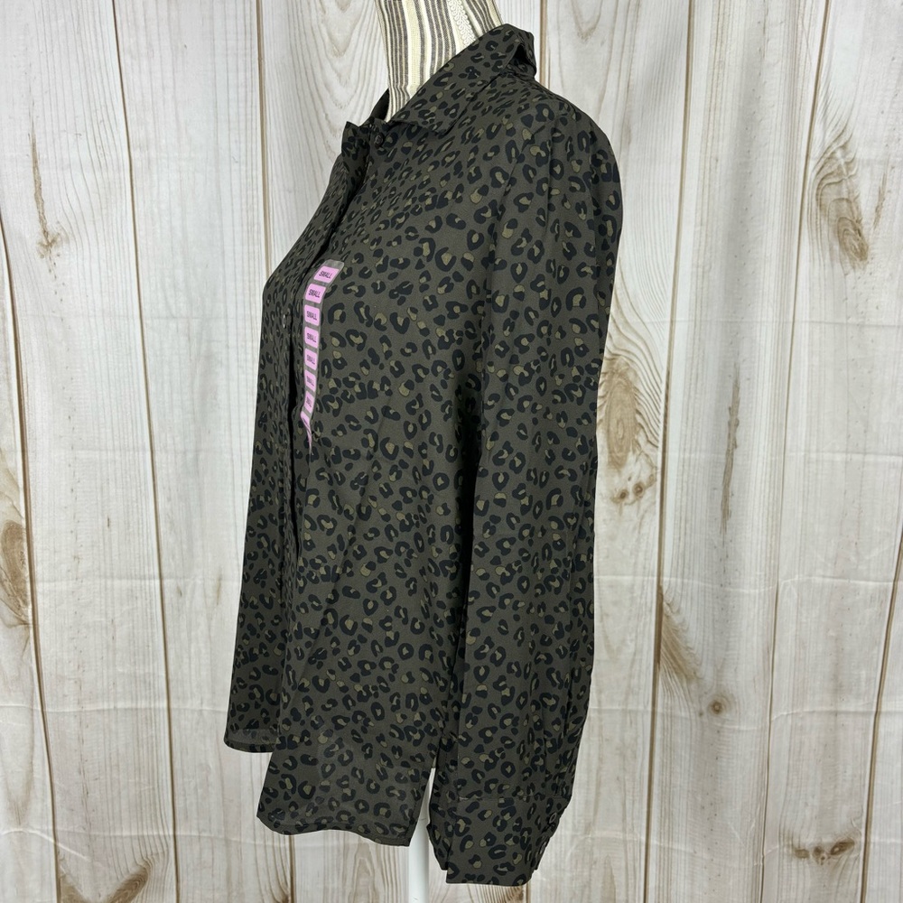 Chelsea & Theodore Leopard Print Blouse Long Sleeve Button Up Top Gray Size S - Picture 2 of 12